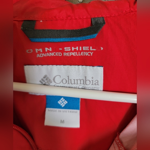 Red Columbia windbreaker with belt - Picture 2 of 3
